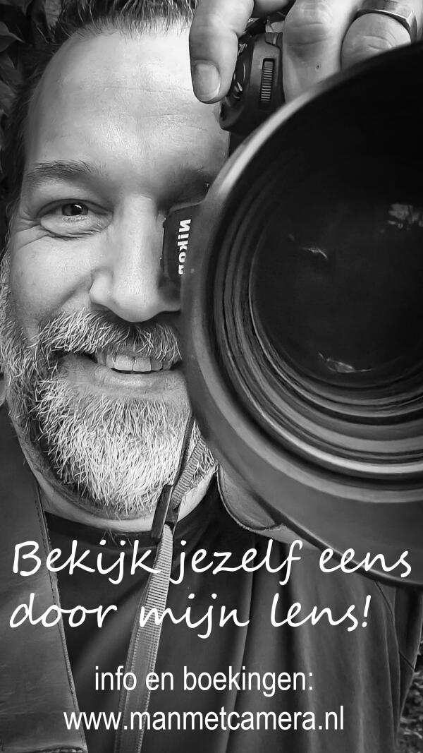 Man met Camera staand